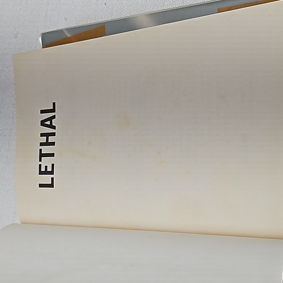 Sandra Brown Novel Bundle - Picture 9 of 16